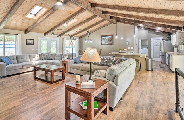 Spacious Golf Course Cabin w/ Pond Fishing!