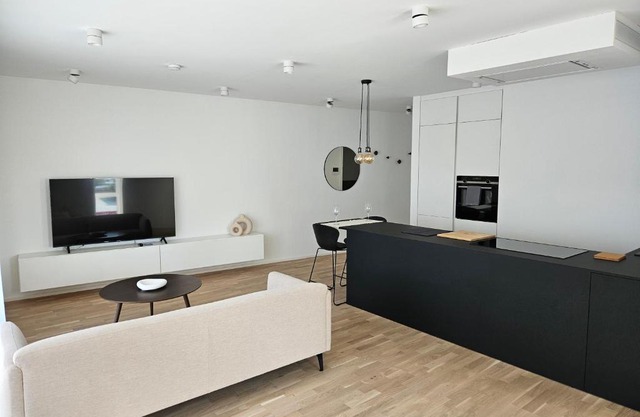 New Spacious Two Bedroom Center with Parking, near Public Transport