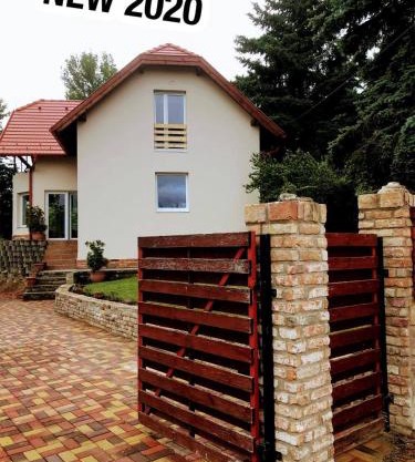 ‘NEW’ Sunkissed Villa on the Old Hill