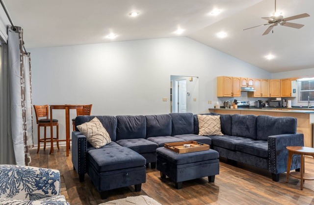 New to Vrbo! Dorsey Dock Retreat w/ Dock!