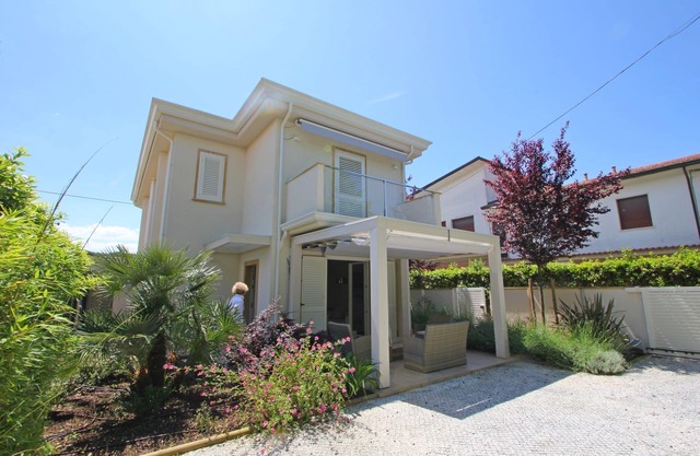 Vacation Home en Capanne-prato-cinquale con 2 habitaciones, capacidad 4
