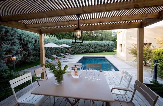 Nuevo: Villa de 200 m2 con vista al mar y piscina climatizada, 4 dormitorios.
