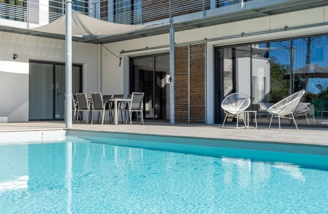 Nueva villa de 240 m2, 5 dormitorios, 5 baños, piscina, cerca del océano a Les Sables d'Olonne