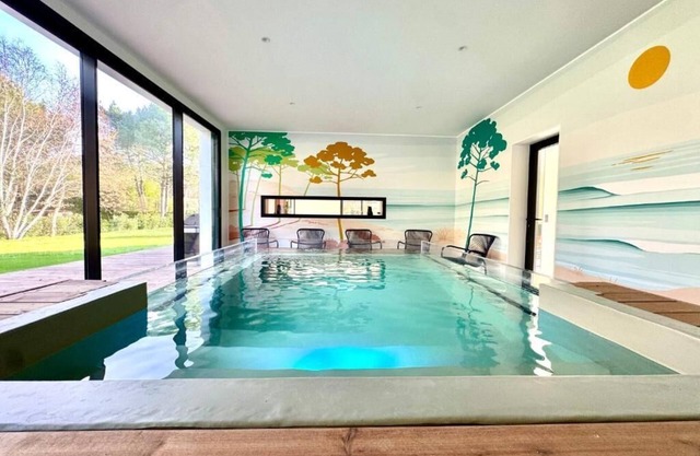 New villa Indoor pool 18pers
