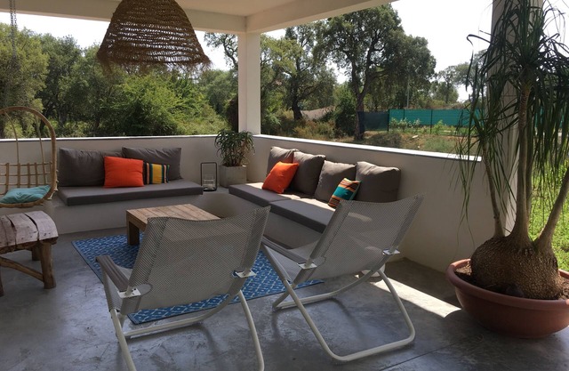 Villa nueva con piscina climatizada.
