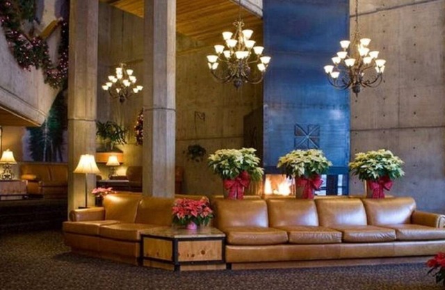New Year’s at Iron Blosam Lodge Snowbird! Room 1119: fireplace, kitchen, balcony