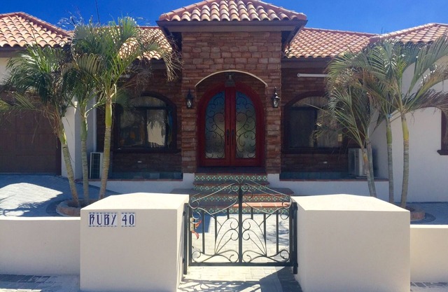 Casa nueva con 4 dormitorios principales y 5 Baño