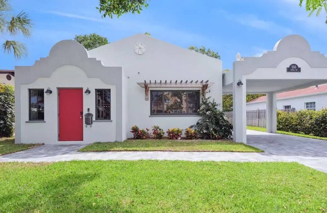 Newly Constructed Luxe 3BR Home Downtown | Airport