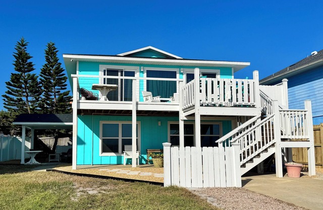 2 Bedroom w/stunning ocean views!