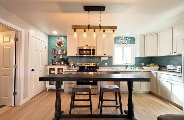 Newly Remodeled Interior is Warm and Inviting. 10 minutes from town.