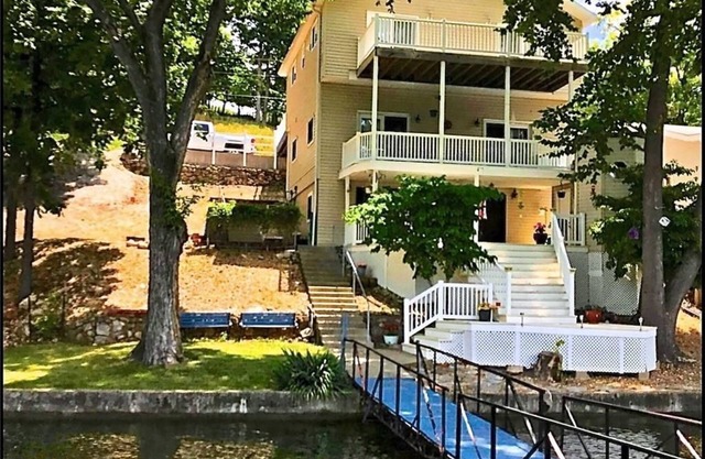 Gran casa frente al lago! ¡A solo 12 pasos del lago!