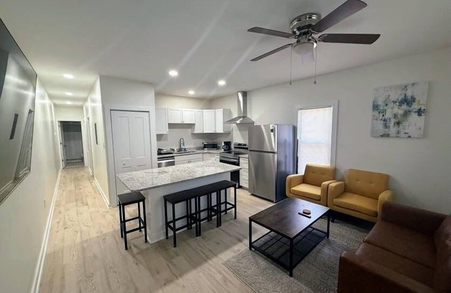 Newly Renovated 2 Bedroom - A Seasoned Superhost