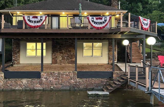Newly Renovated 5 bedroom Lakefront Vacation Home with Private Boat Dock