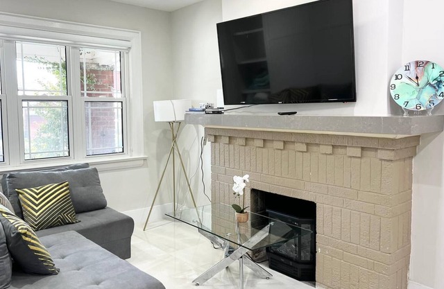 Newly renovated Duplex 4BR 3BA in Midtown Toronto