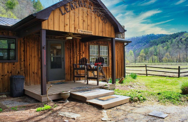 La casa de literas: 3 dormitorios / 2 baños caballo $$ amistoso en Ferguson, para 6 personas