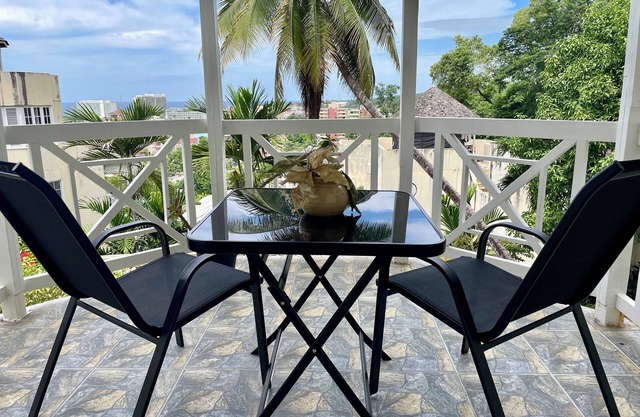 Apartamento recientemente renovado con vista al mar
