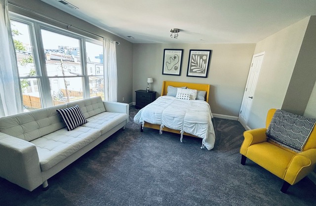 Newly Renovated Spacious 5 Bedroom in the heart of DC! Can sleep 11 people!!
