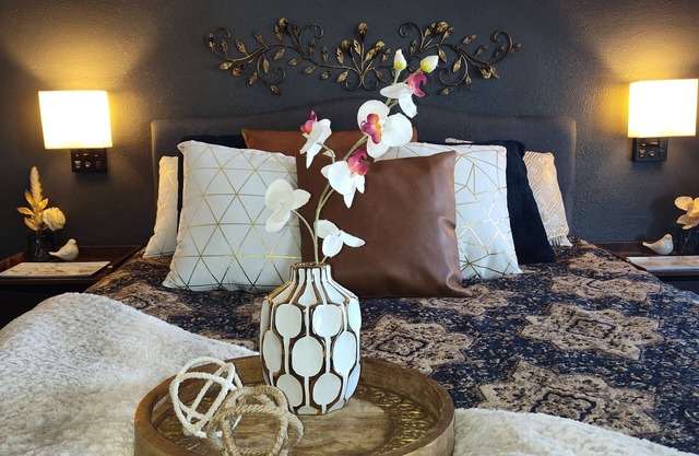 Newly Renovated Stylish 3rd Floor Apartment 5 mins from Country Club Plaza