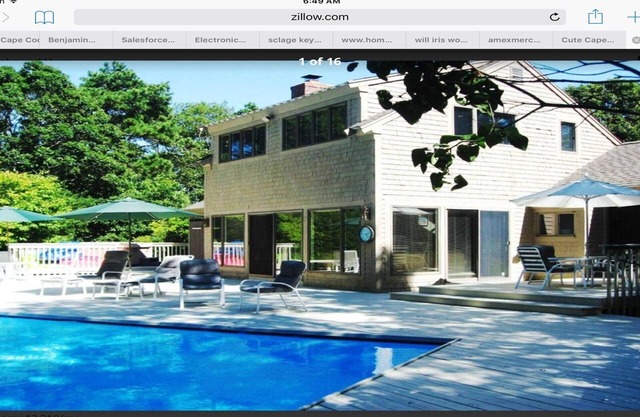 Oasis recientemente renovado con piscina privada / spa 1/2 milla a Popponesett Inn.