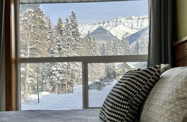 NewReno Spectacula MountainView KingBed Jacuzzi Chalet