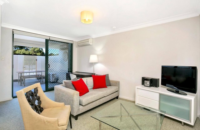 NTOWN - Great Newtown 1BR moderno con patio privado