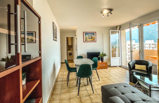 Nice 1bdroom Apt + Balcony 8th floor - No Wifi