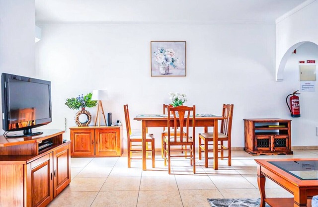 AT72 Apto de 2 habitaciones en el primer piso con aire acondicionado y WiFi