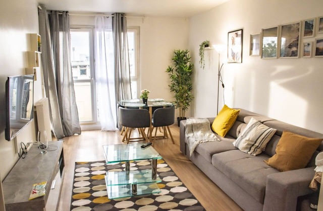 Nice Apartement in Paris-Apartamento-Apartamento-Baño con bañera-Vista a la C...