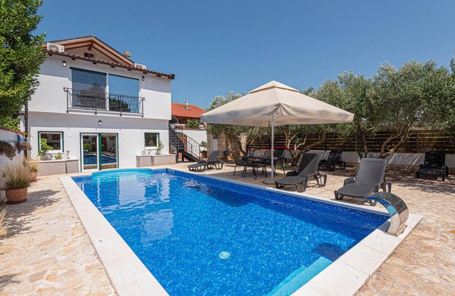 Bonito apartamento en Dubrava, cerca de.