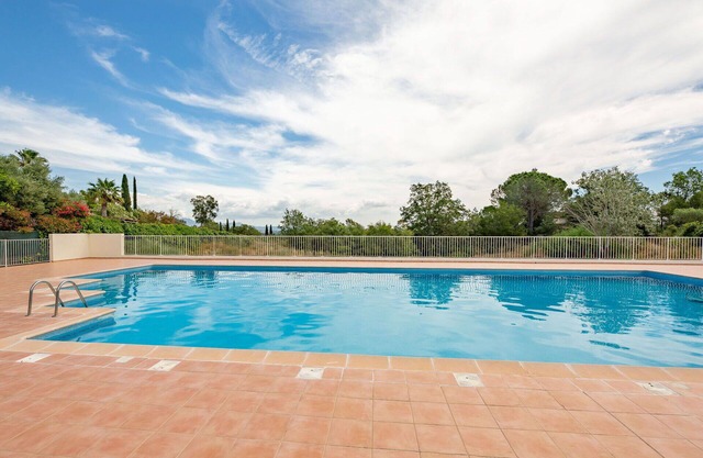 Precioso apartamento para 4 personas con piscina, A/C, WIFI, TV, patio y aparcamiento