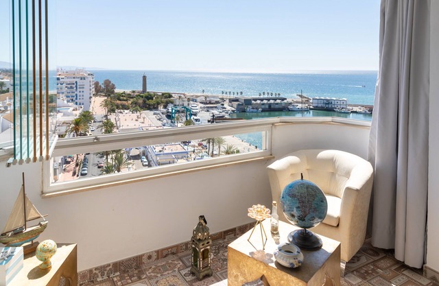 Bonito apartamento en el puerto deportivo