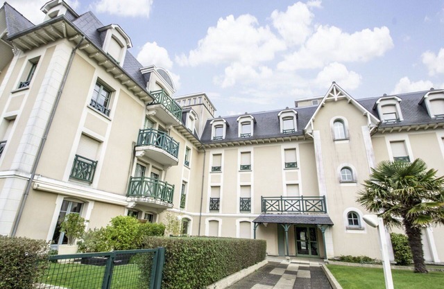 Hermoso apartamento para 4 personas con WIFI, TV, patio, mascotas permitida y aparcamiento
