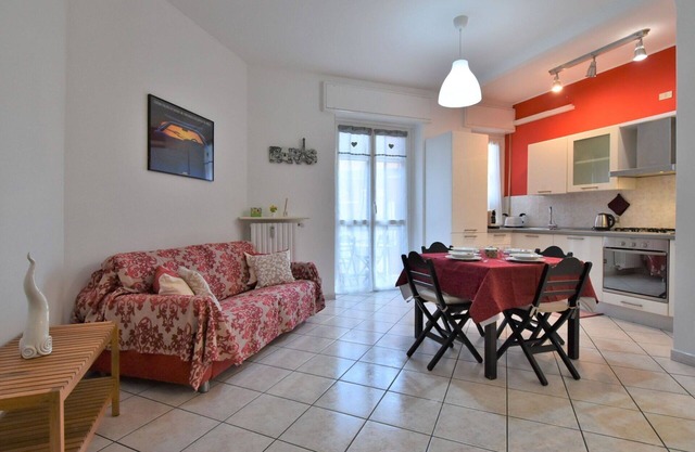 Acogedor apartamento para 4 personas con WIFI, A/C, TV, balcón y aparcamiento