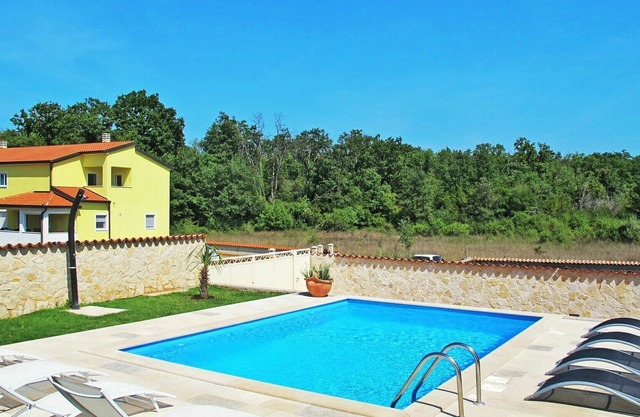 Precioso apartamento con A/C, piscina, WIFI, TV, balcón, mascotas permitida y aparcamiento
