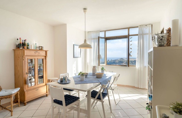 Hermoso apartamento para 5 personas con WIFI, TV, balcón, mascotas permitida y aparcamiento
