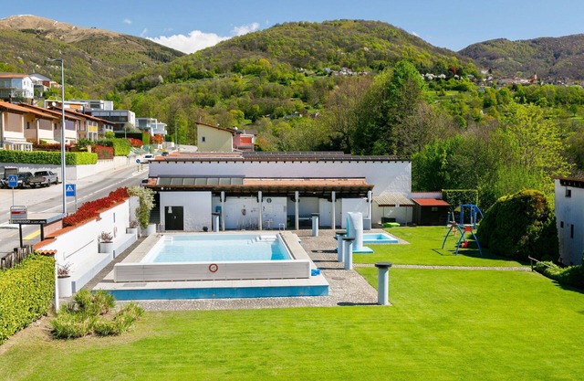 Bonito apartamento con piscina, WIFI, TV, patio, mascotas permitida, vista panorámica, aparcamiento