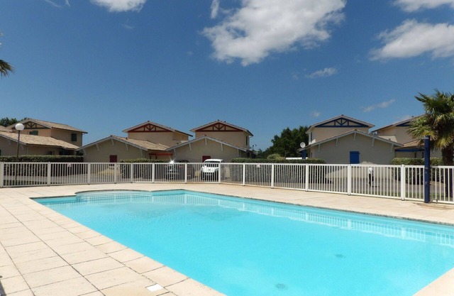 Bonito apartamento para 5 personas con piscina, WIFI, TV, terraza, mascotas permitida y aparcamiento