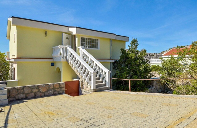 Hermoso apartamento para 6 personas con WIFI, A/C, TV, terraza y aparcamiento