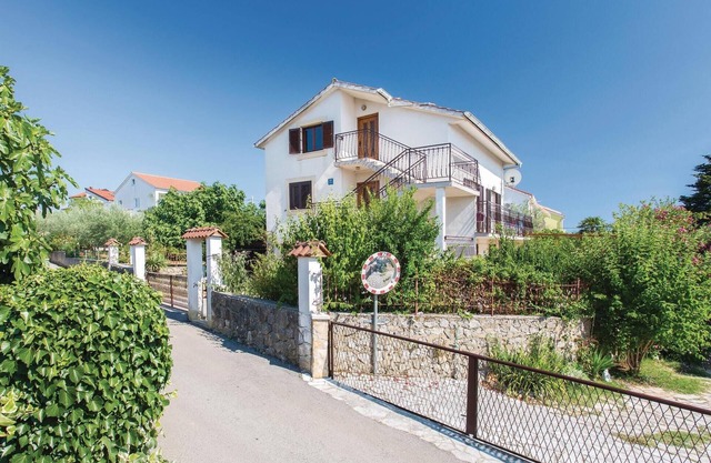 Bonito apartamento en Krk con WiFi