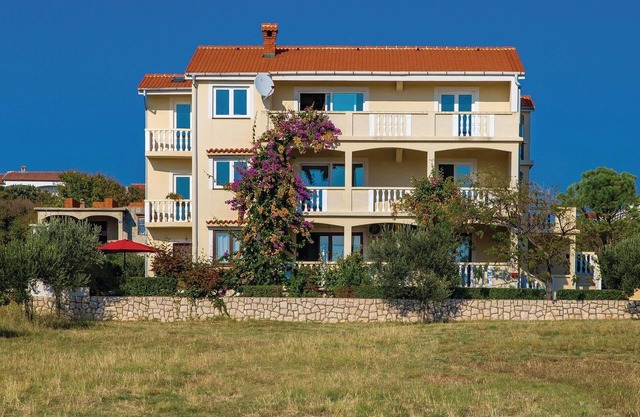 Bonito apartamento en Povljana con WiFi