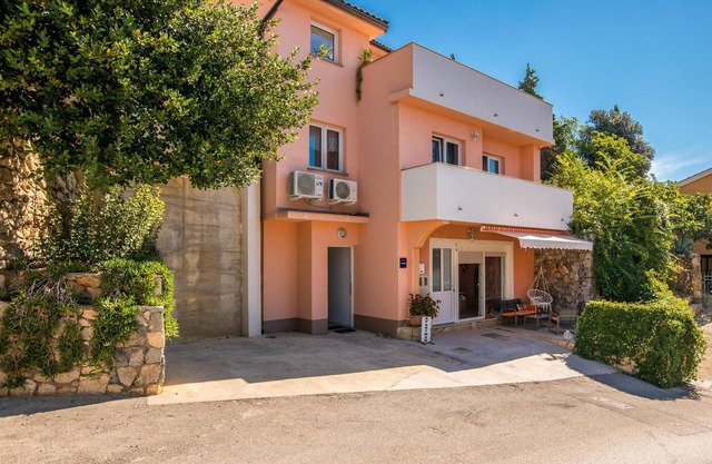 Bonito apartamento en Stara Baska con.