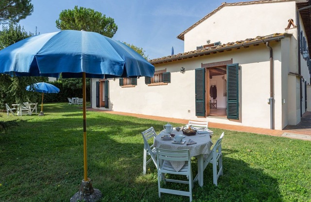 Bonito apartamento en villa con WIFI, piscina, TV, patio y aparcamiento, cerca de Greve In Chianti