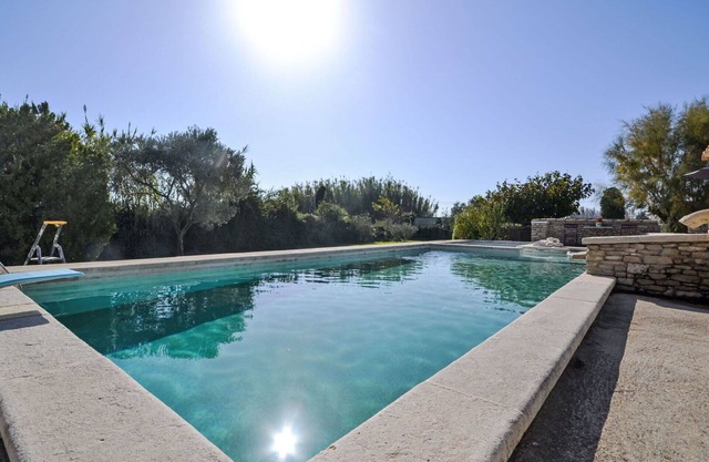 Acogedor apartamento en villa para 4 personas con WIFI, piscina, TV y terraza