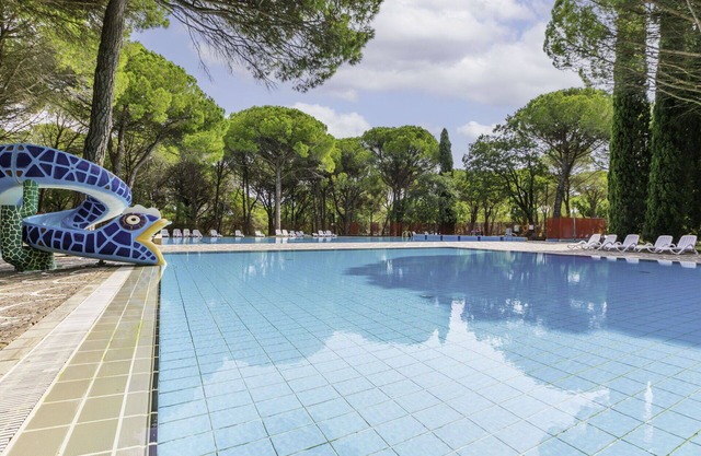 Bonito apartamento en villa para 6 personas con WIFI, A/C, piscina, TV, terraza y aparcamiento