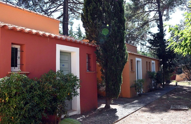 Hermoso apartamento en villa con piscina, WIFI, TV, terraza, mascotas permitida y aparcamiento