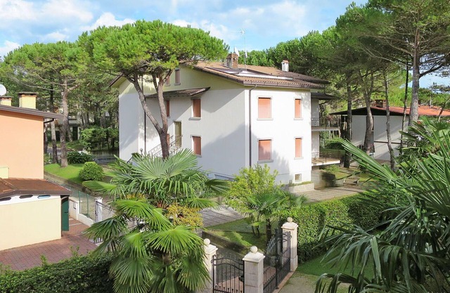 Nice apartment for 4 guests with WIFI, A/C, pool, TV, terrace, pets allowed and parking