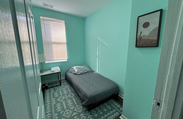 NICE Cozy APT 4-Bedroom 5-Beds Easy Parking