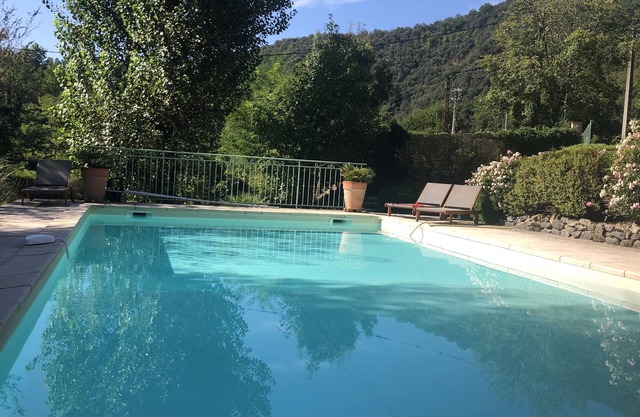 Hermosa Mas Ardèche con piscina 8 personas