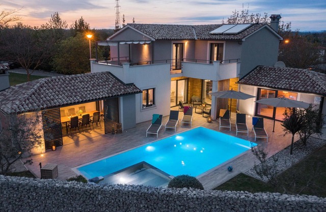 Bonita casa en Barban con sauna