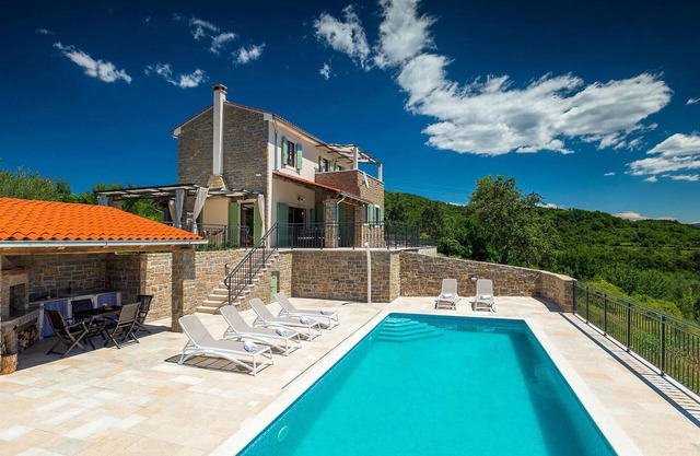 Bonita casa en Motovun con sauna.